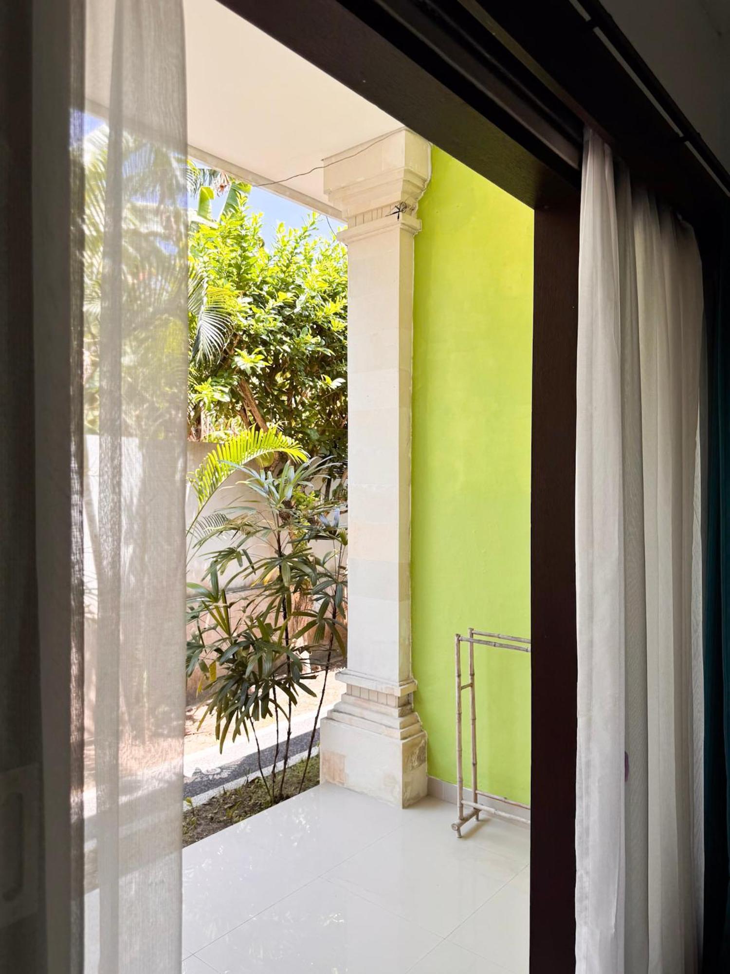 Urban Jungle Beach House Canggu Exteriér fotografie